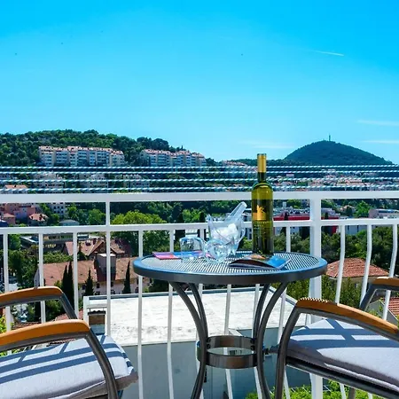 Tija - Two Bedroom With Balcony And Partial Sea View شقة *